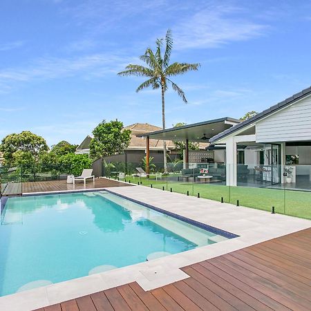 Waterfront Retreat With Infinity Pool & Canal Views Villa Gold Coast Exterior foto