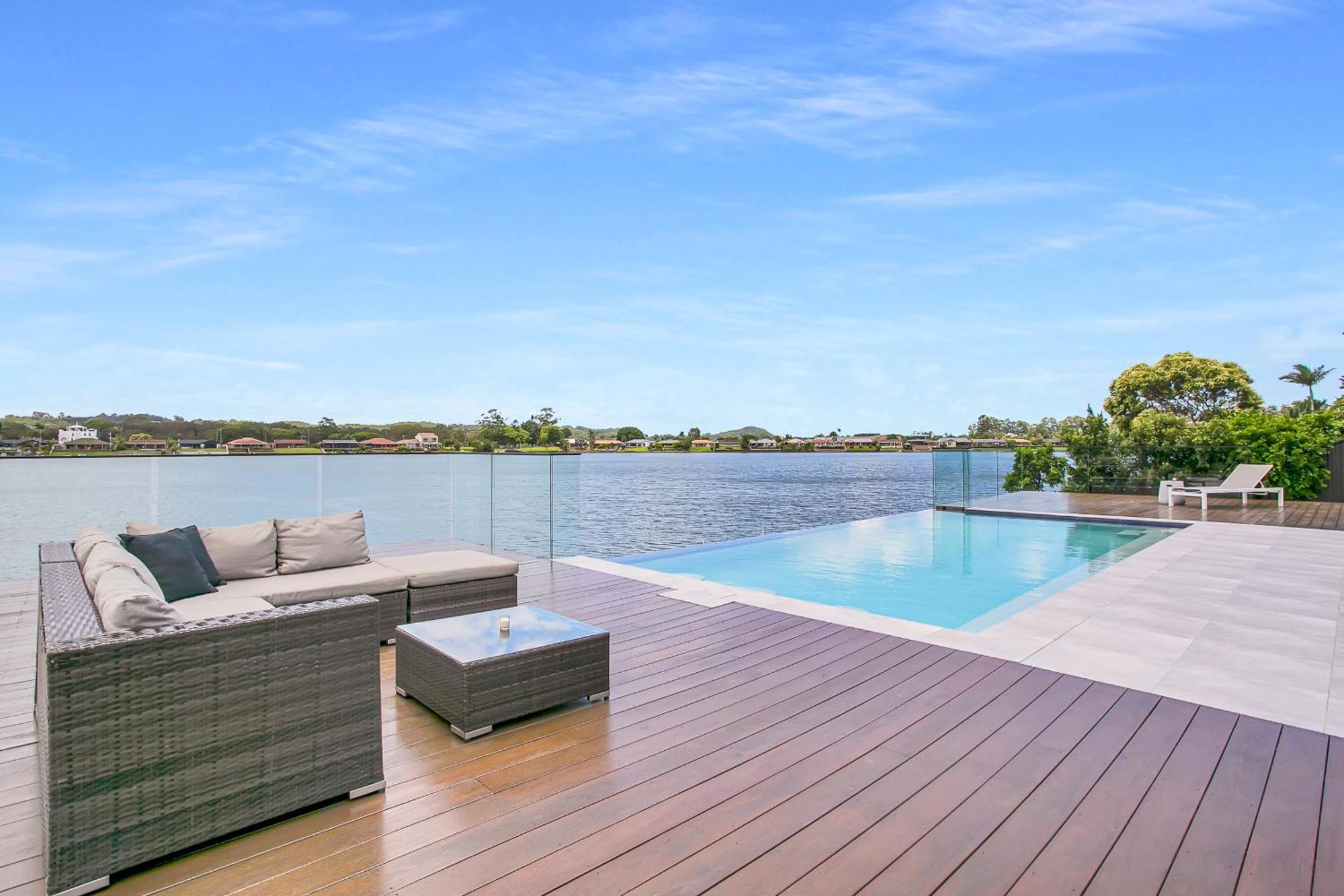 Waterfront Retreat With Infinity Pool & Canal Views Villa Gold Coast Exterior foto