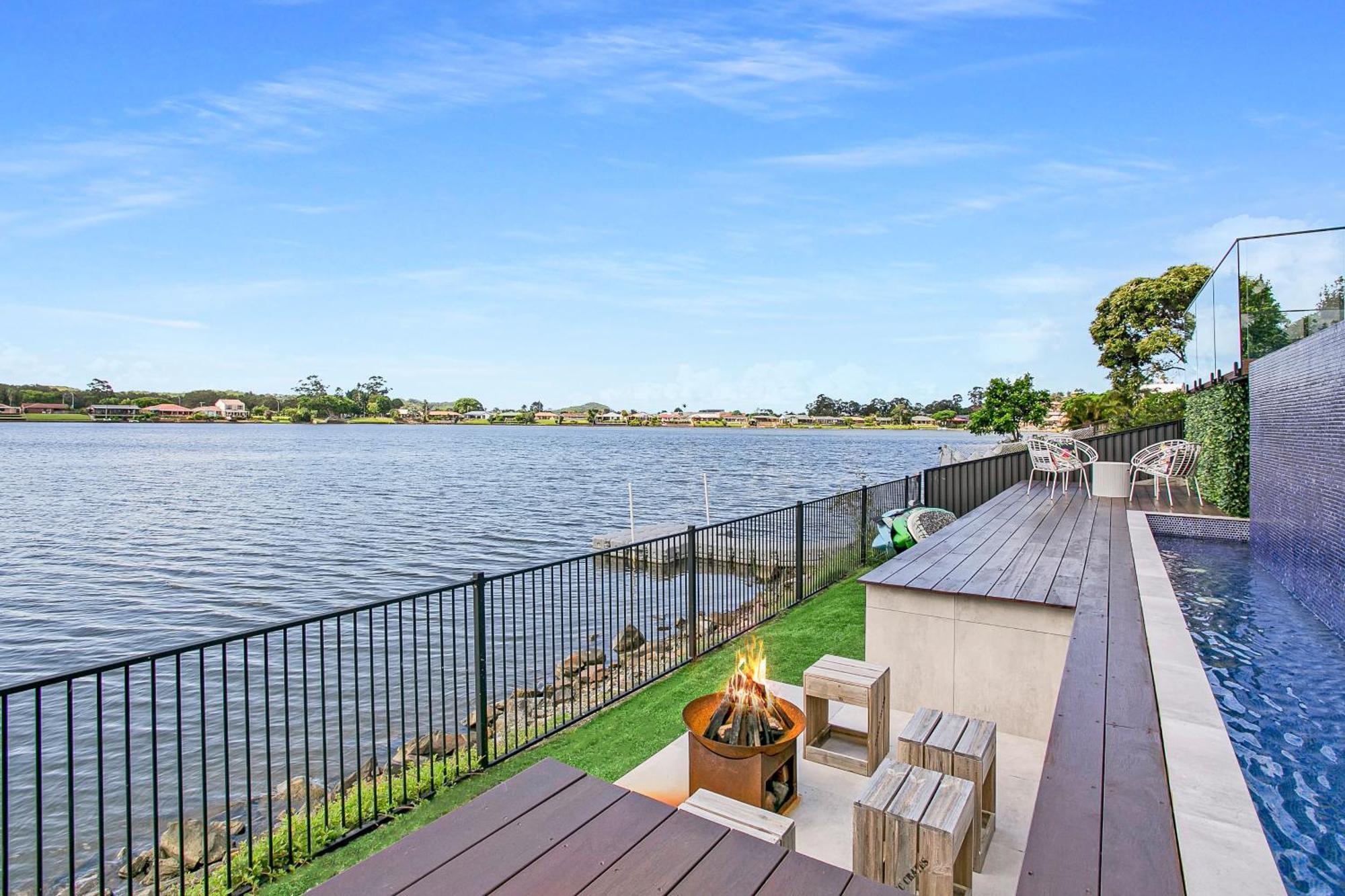 Waterfront Retreat With Infinity Pool & Canal Views Villa Gold Coast Exterior foto